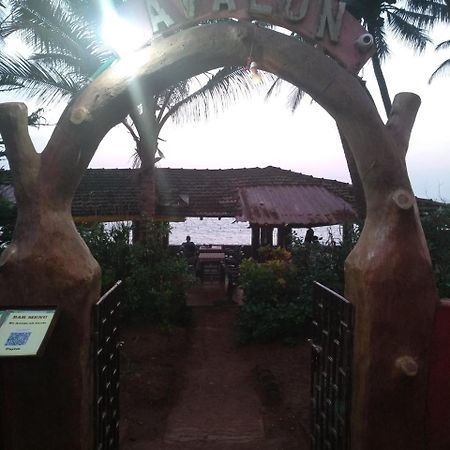 Отель Avalon Sunset Анжуна Экстерьер фото